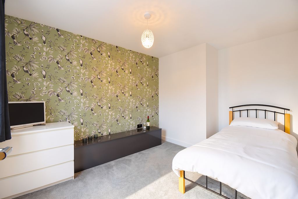 Bedroom- click for photo gallery